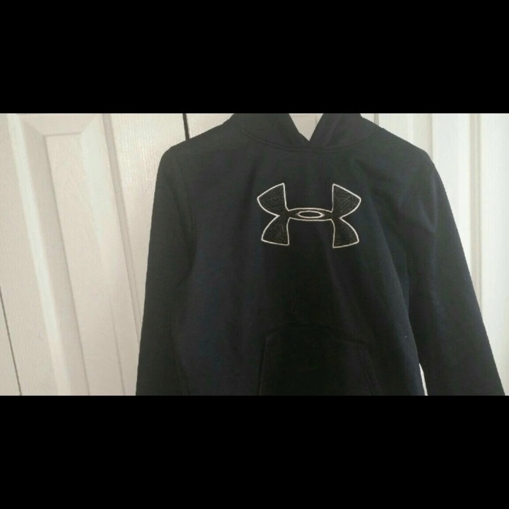 black under armour hoodie